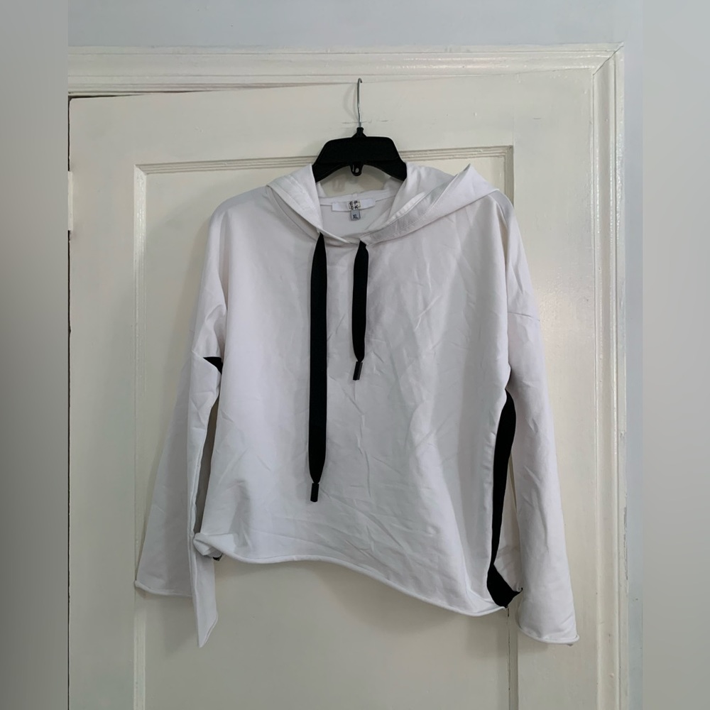 Long sleeve hoodie with wide arms